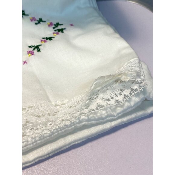 Vtg Set of 2 Hand Embroidered Pillowcases Lace Trim Pastel Floral Heart Design - Picture 4 of 6